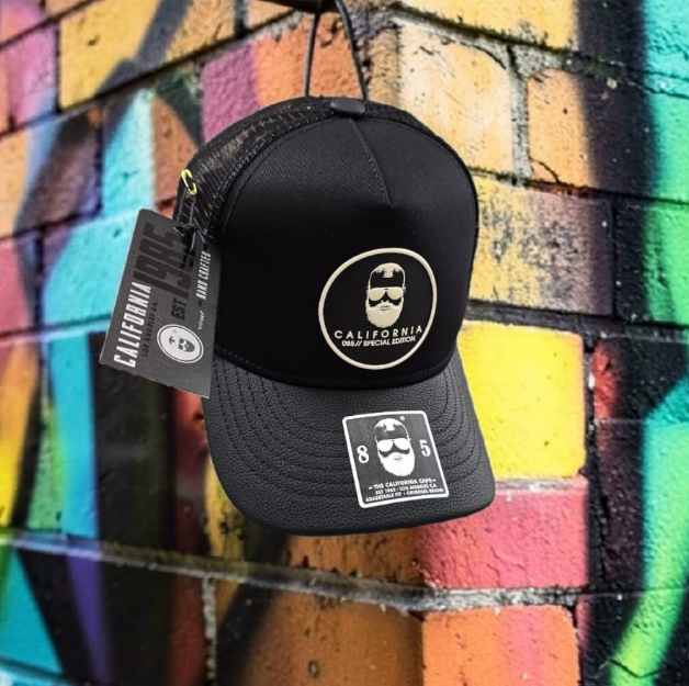 California Caps Script Negro Elegante - Trucker