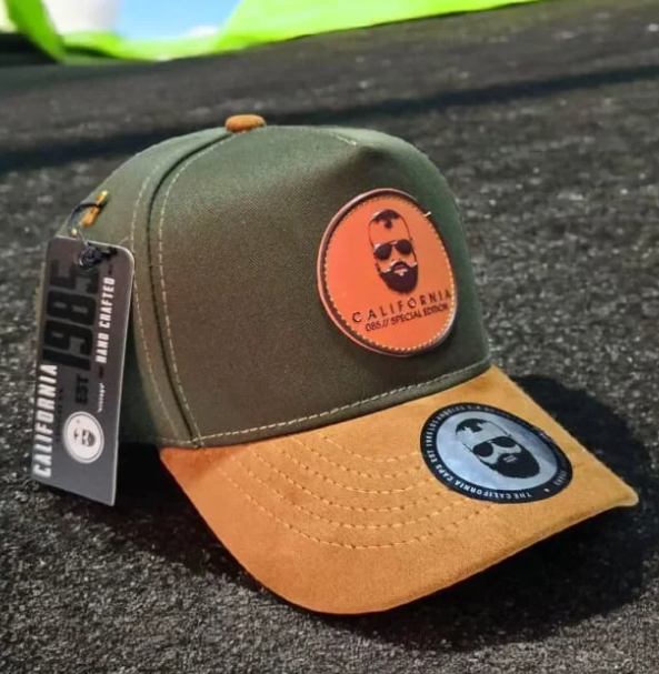 California Caps Beige Negro Logo Lateral - Trucker