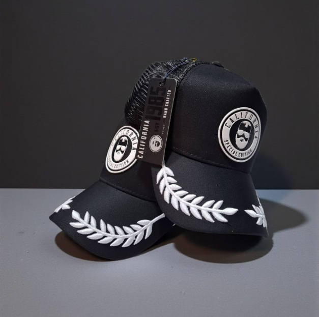 California Caps Script Negro Segunda Ed. - Trucker
