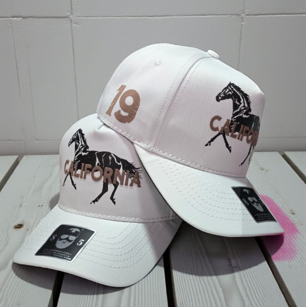 California Caps Caballo Latido Beige 2 - Trucker