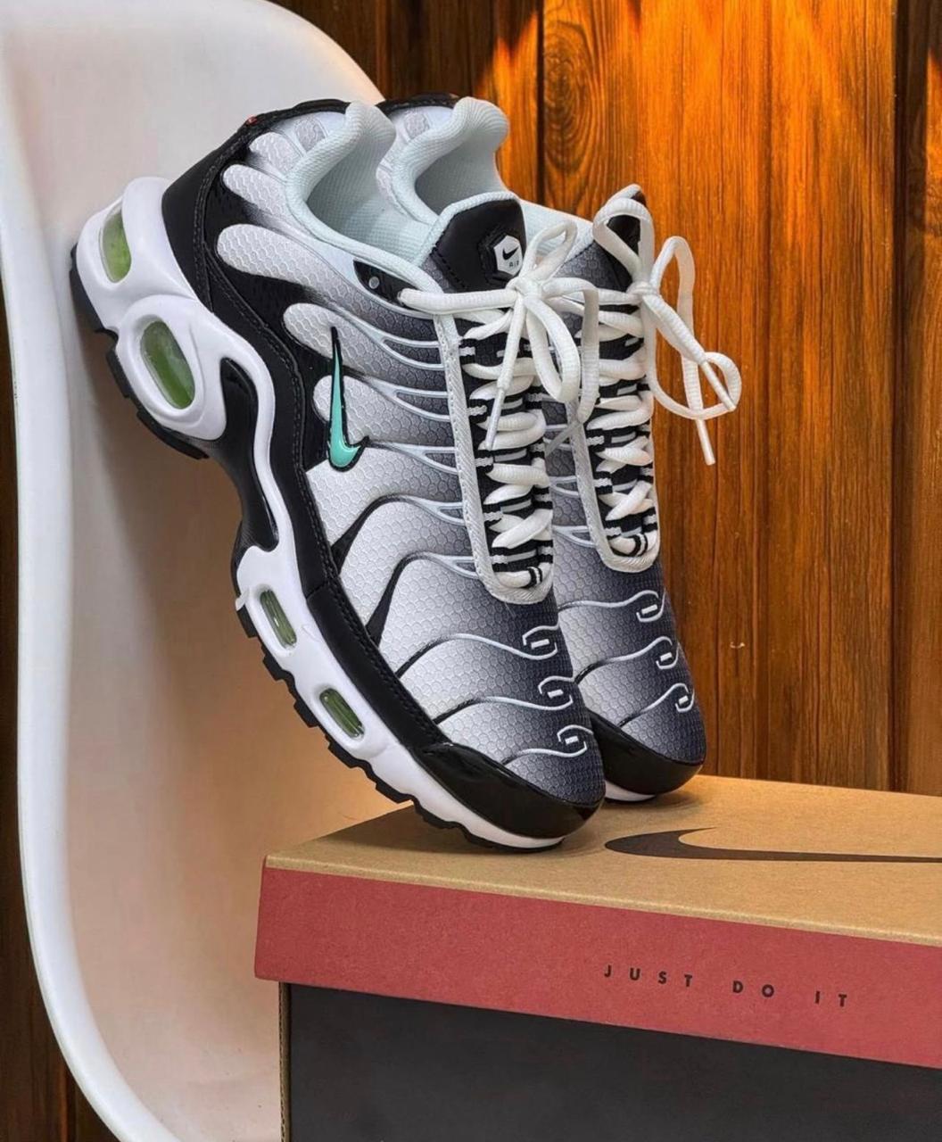 Nike Air Max Plus TN Negro Verde Menta